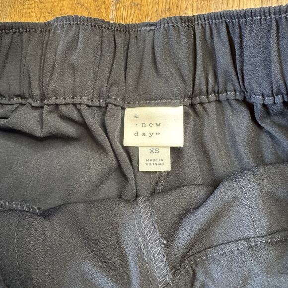 A New Day Shorts Black Paperbag Tie Waist High Rise Pleated Womens Size XS - Picture 3 of 8